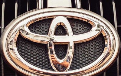 סמל טויוטה: ההיסטוריה, המשמעות והעיצוב שמאחורי שלושת האליפסות