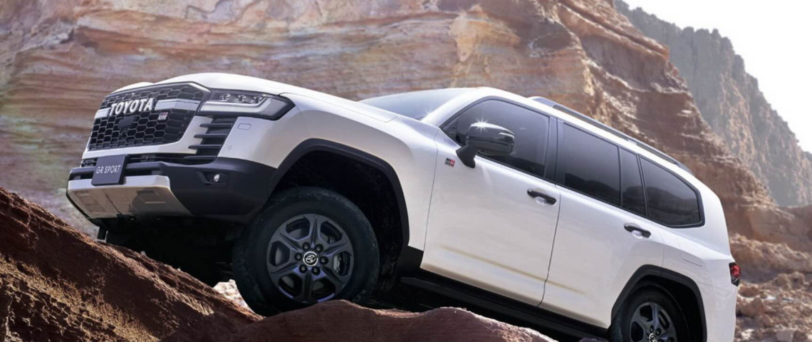 טויוטה לנד קרוזר 300: חושפת את אגדת השטח האולטימטיבית