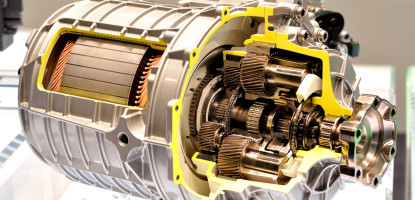 איך פועל מנוע ברכב חשמלי