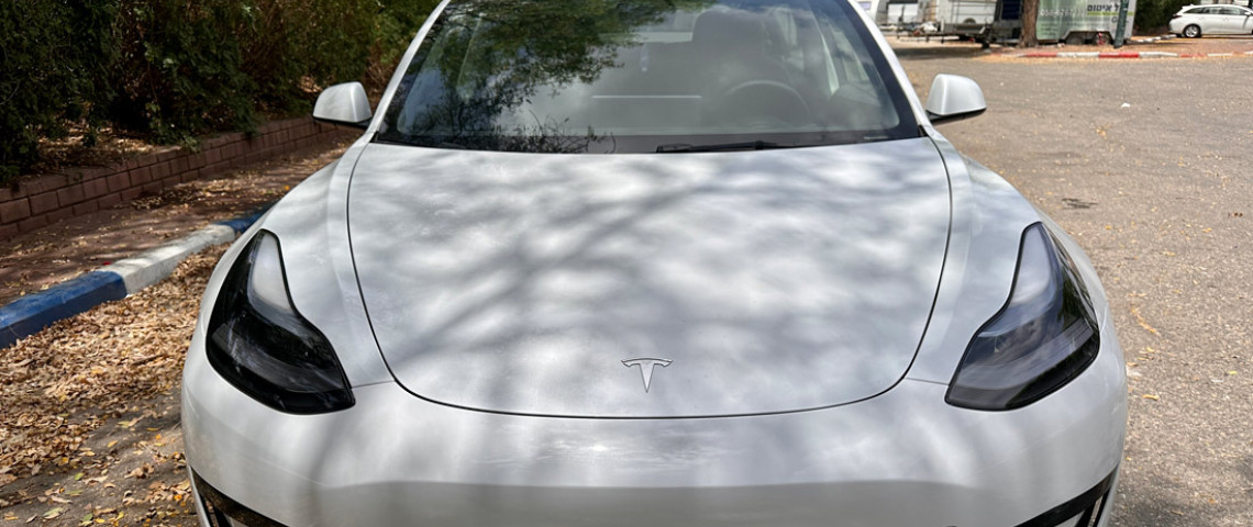 מבחן השוואתי טסלה מודל 3 נגד יונדאי אייניק 6