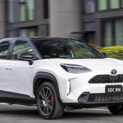 טויוטה יאריס קרוס